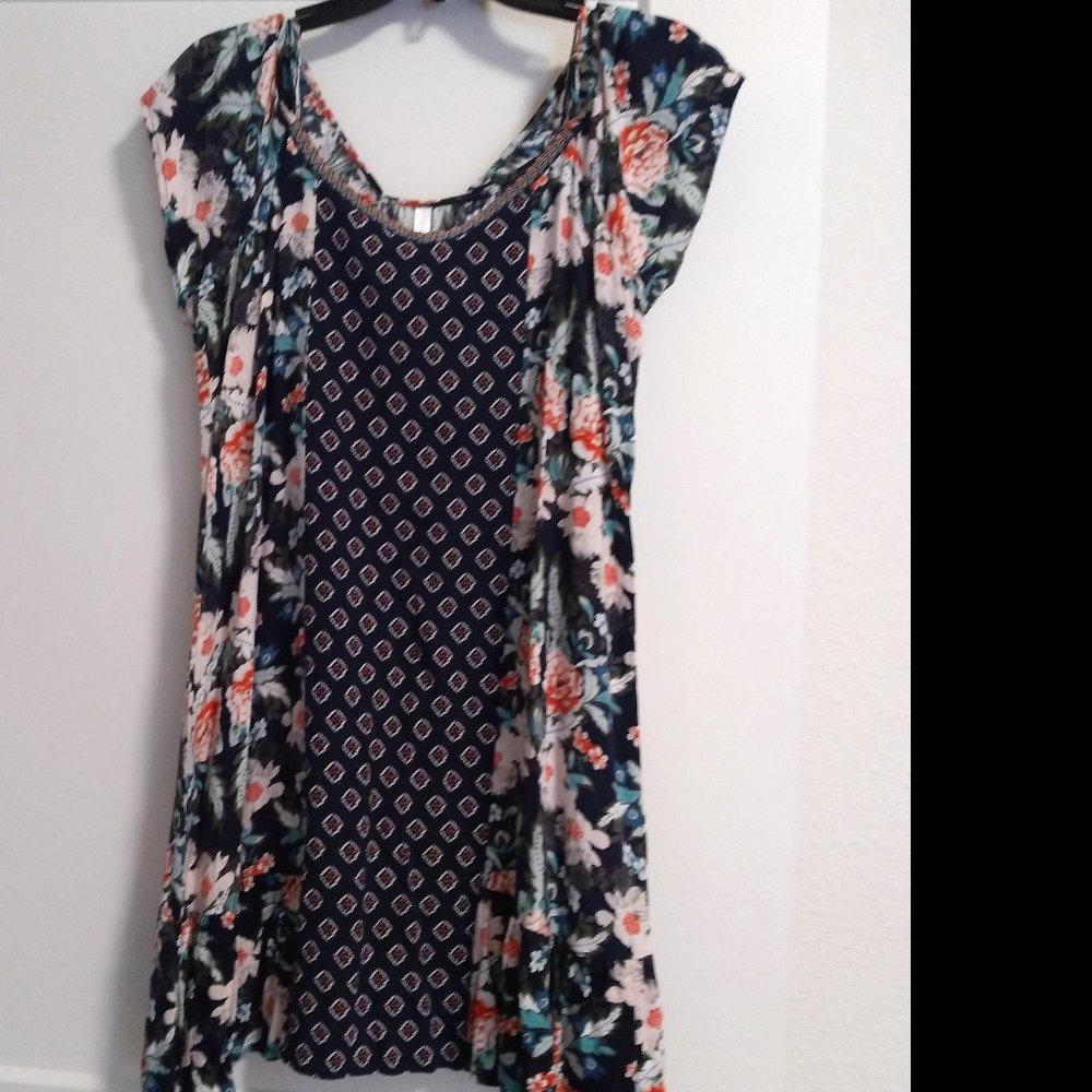 Light, breezy, dress w/drop down shoulder sleeves